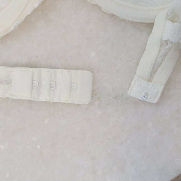 Victoria's Secret Cream Lace Bra 34B - Picture 5 of 5